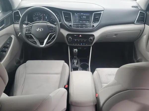 KM8J3CA41JU738121 2018 HYUNDAI TUCSON - Image 8