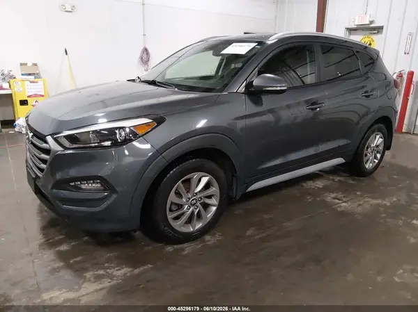 KM8J3CA41JU741021 2018 HYUNDAI TUCSON - Image 2