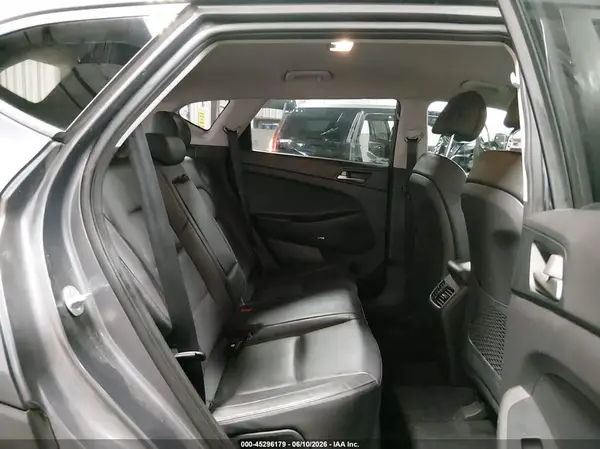 KM8J3CA41JU741021 2018 HYUNDAI TUCSON - Image 8