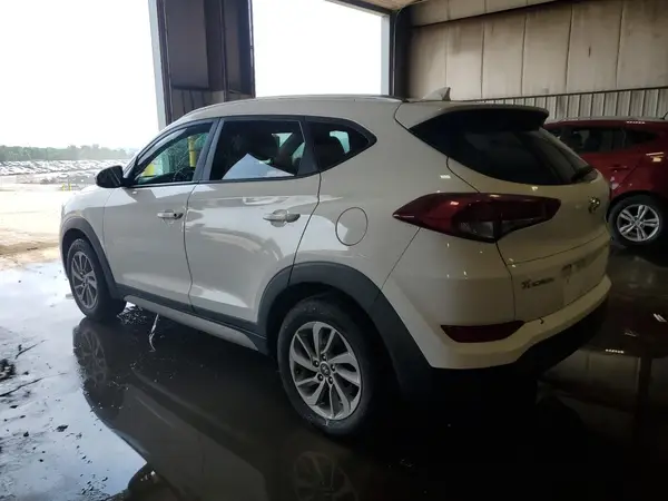 KM8J3CA41JU743187 2018 HYUNDAI TUCSON - Image 2
