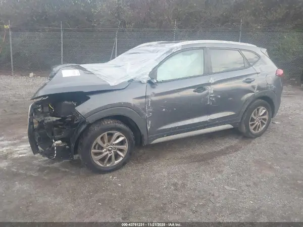 KM8J3CA41JU744291 2018 HYUNDAI TUCSON - Image 2