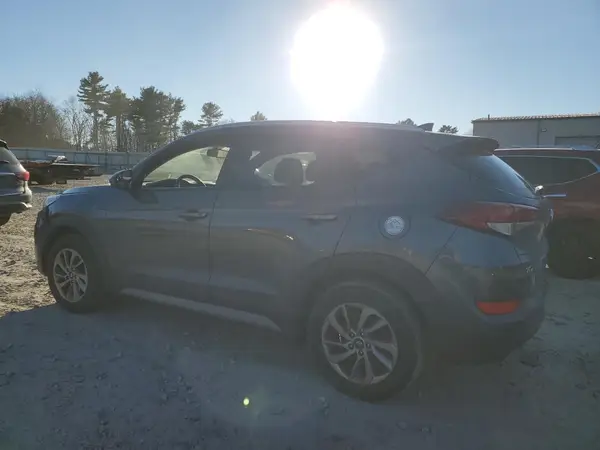 KM8J3CA41JU744355 2018 HYUNDAI TUCSON - Image 2