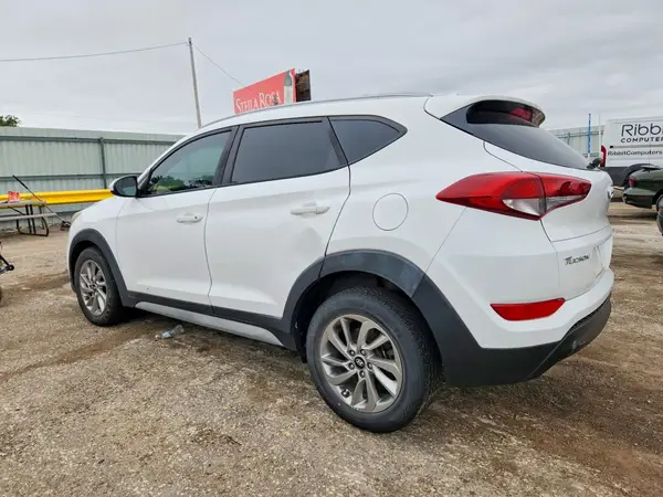 KM8J3CA41JU746025 2018 HYUNDAI TUCSON - Image 2