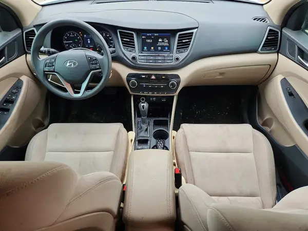 KM8J3CA41JU746025 2018 HYUNDAI TUCSON - Image 8