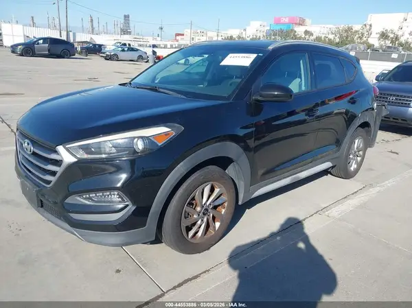 KM8J3CA41JU750043 2018 HYUNDAI TUCSON - Image 2