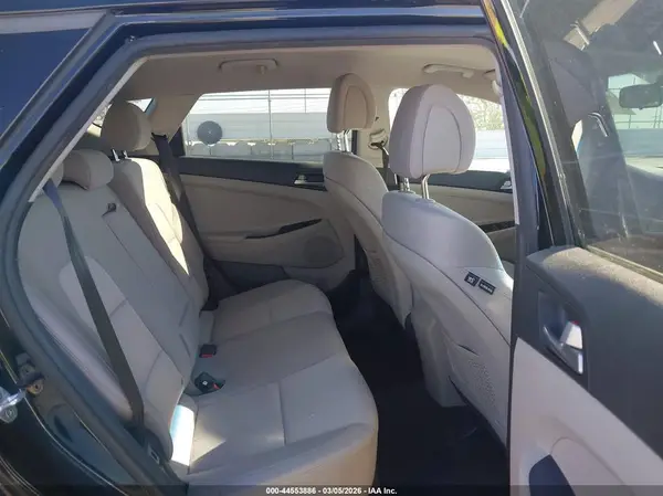 KM8J3CA41JU750043 2018 HYUNDAI TUCSON - Image 8