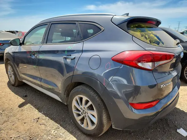 KM8J3CA41JU752066 2018 HYUNDAI TUCSON - Image 2