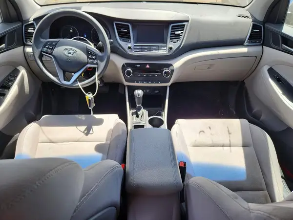 KM8J3CA41JU752066 2018 HYUNDAI TUCSON - Image 8