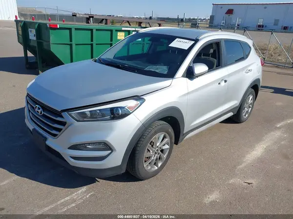 KM8J3CA41JU754092 2018 HYUNDAI TUCSON - Image 2