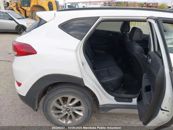 KM8J3CA41JU754108 2018 HYUNDAI TUCSON - Image 8