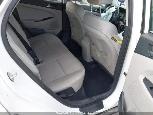 KM8J3CA41JU755971 2018 HYUNDAI TUCSON - Image 8