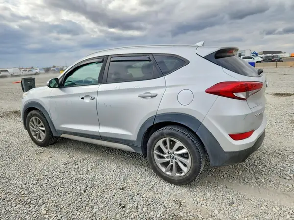 KM8J3CA41JU756201 2018 HYUNDAI TUCSON - Image 2