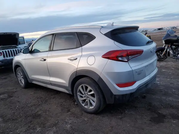 KM8J3CA41JU759387 2018 HYUNDAI TUCSON - Image 2