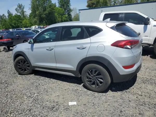 KM8J3CA41JU759454 2018 HYUNDAI TUCSON - Image 2