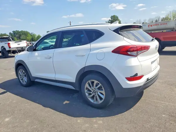 KM8J3CA41JU764380 2018 HYUNDAI TUCSON - Image 2