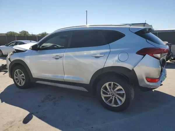 KM8J3CA41JU765061 2018 HYUNDAI TUCSON - Image 2