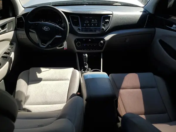 KM8J3CA41JU765061 2018 HYUNDAI TUCSON - Image 8