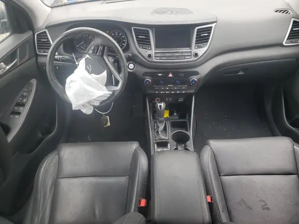 KM8J3CA41JU765366 2018 HYUNDAI TUCSON - Image 8