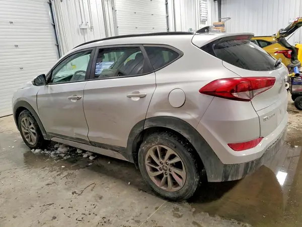 KM8J3CA41JU773855 2018 HYUNDAI TUCSON - Image 2