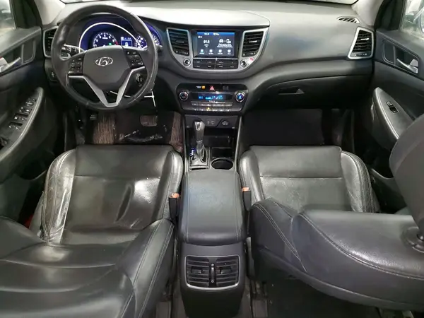 KM8J3CA41JU773855 2018 HYUNDAI TUCSON - Image 8