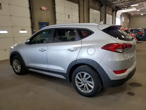 KM8J3CA41JU779767 2018 HYUNDAI TUCSON - Image 2