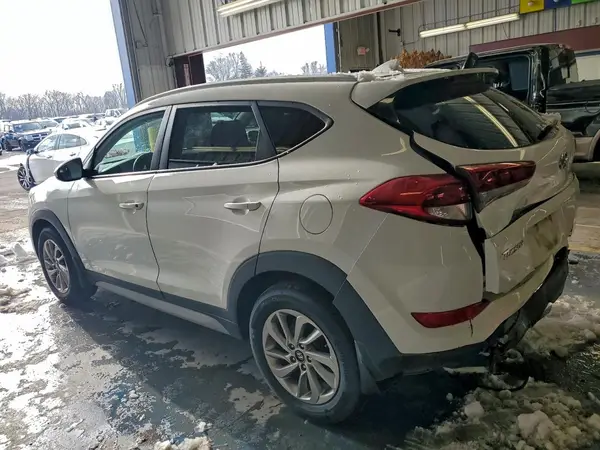 KM8J3CA41JU779817 2018 HYUNDAI TUCSON - Image 2