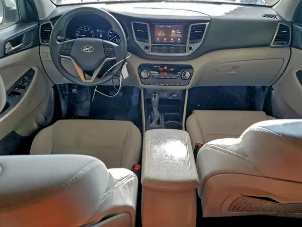 KM8J3CA41JU779817 2018 HYUNDAI TUCSON - Image 8