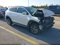KM8J3CA41JU813223 2018 HYUNDAI TUCSON