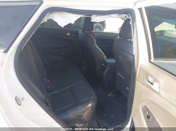 KM8J3CA41JU813223 2018 HYUNDAI TUCSON - Image 8