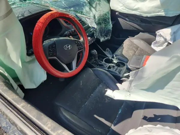 KM8J3CA41JU820446 2018 HYUNDAI TUCSON - Image 8