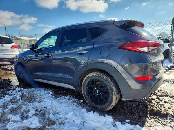 KM8J3CA41JU820883 2018 HYUNDAI TUCSON - Image 2