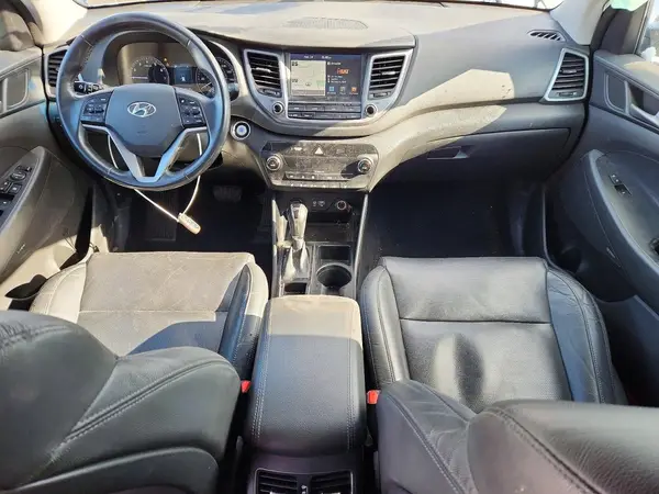 KM8J3CA41JU820883 2018 HYUNDAI TUCSON - Image 8