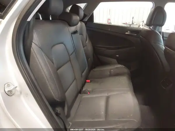 KM8J3CA41JU822830 2018 HYUNDAI TUCSON - Image 8