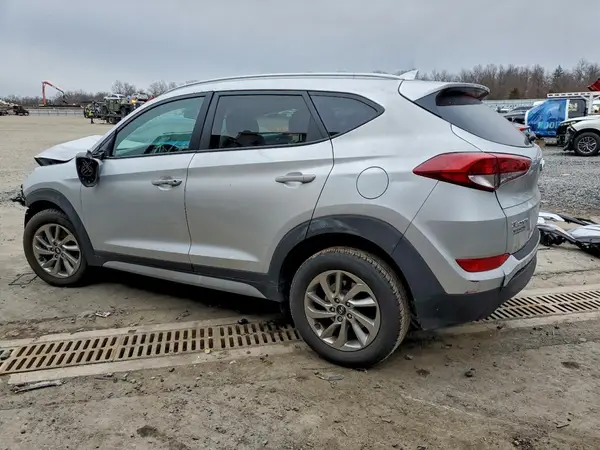 KM8J3CA41JU828157 2018 HYUNDAI TUCSON - Image 2