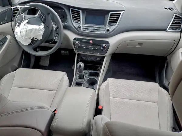 KM8J3CA41JU828157 2018 HYUNDAI TUCSON - Image 8