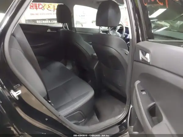 KM8J3CA41KU031666 2019 HYUNDAI TUCSON - Image 8