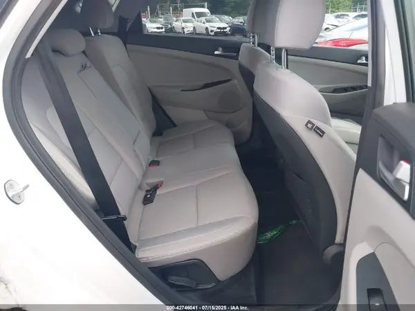 KM8J3CA41KU075098 2019 HYUNDAI TUCSON - Image 8