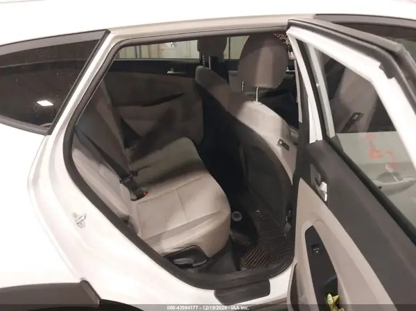 KM8J3CA41MU300963 2021 HYUNDAI TUCSON - Image 8