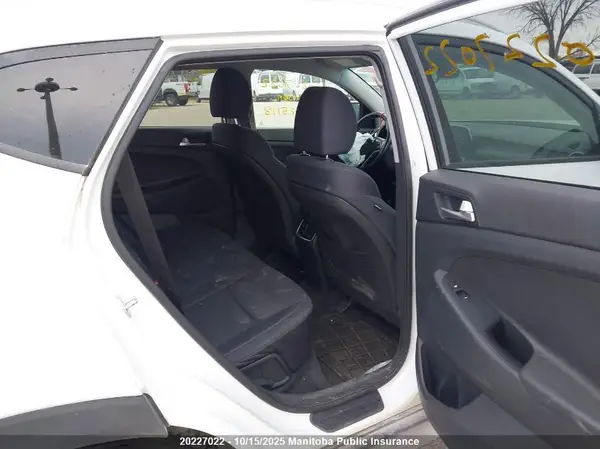KM8J3CA41MU325118 2021 HYUNDAI TUCSON - Image 8