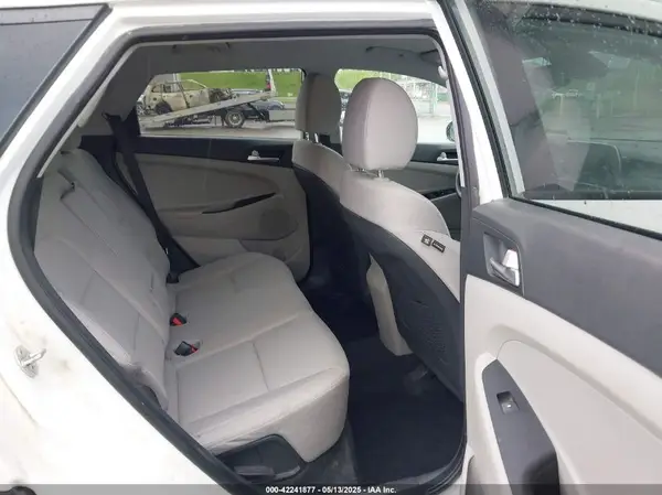 KM8J3CA41MU327869 2021 HYUNDAI TUCSON - Image 8