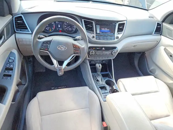KM8J3CA42GU066935 2016 HYUNDAI TUCSON - Image 8