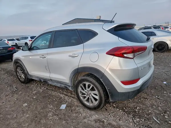 KM8J3CA42GU136983 2016 HYUNDAI TUCSON - Image 2