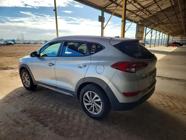 KM8J3CA42GU145988 2016 HYUNDAI TUCSON - Image 2