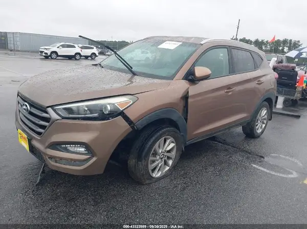 KM8J3CA42GU230619 2016 HYUNDAI TUCSON - Image 2