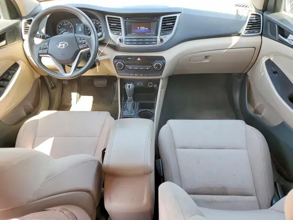 KM8J3CA42HU261774 2017 HYUNDAI TUCSON - Image 8