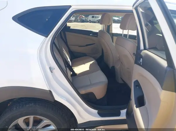 KM8J3CA42HU266750 2017 HYUNDAI TUCSON - Image 8