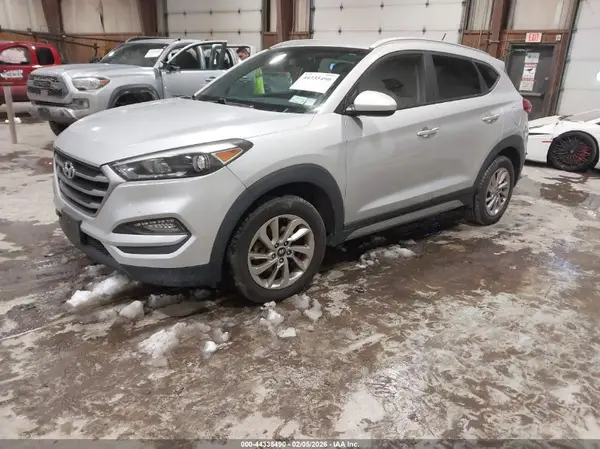 KM8J3CA42HU293639 2017 HYUNDAI TUCSON - Image 2