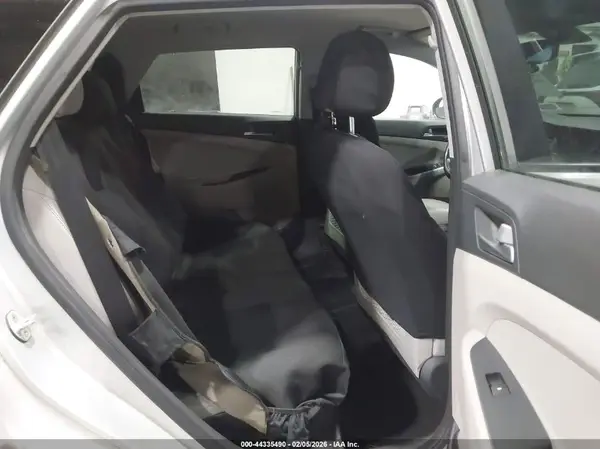 KM8J3CA42HU293639 2017 HYUNDAI TUCSON - Image 8
