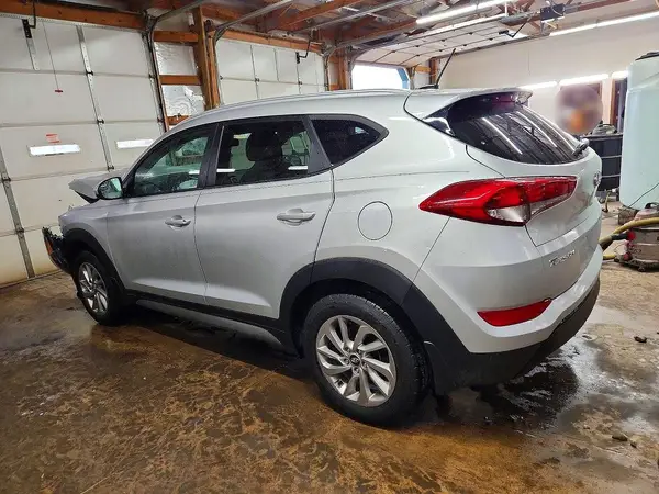 KM8J3CA42HU299473 2017 HYUNDAI TUCSON - Image 2