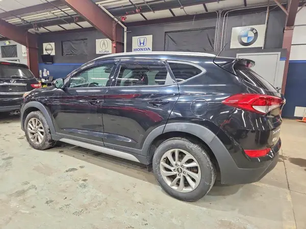 KM8J3CA42HU303344 2017 HYUNDAI TUCSON - Image 2